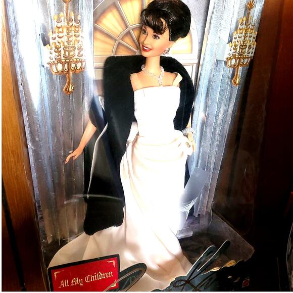 1998 Daytime Drama Collection 1st in Series All My Children "Erica Kane" Barbie - Picture 1 of 7